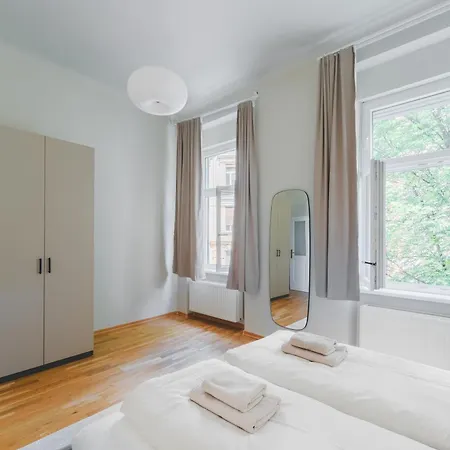 Premium 2br Close To Center 아파트 *