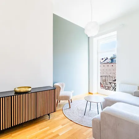 Premium 2br Close To Center 아파트 *