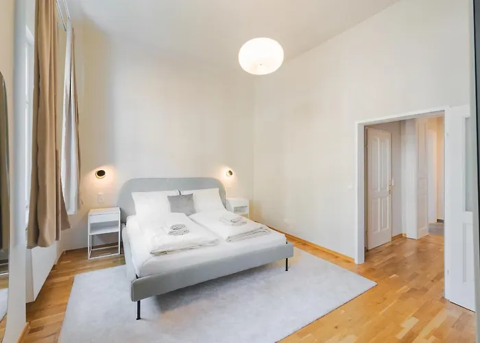 Premium - Walking Distance To Center Apartment *