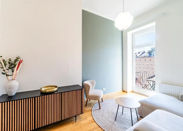 Premium - Walking Distance To Center Apartment