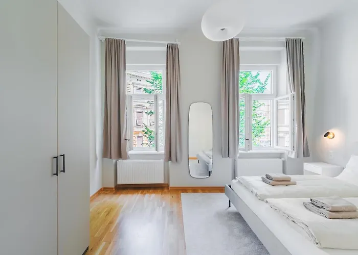 Premium - Walking Distance To Center Apartment