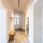 Premium 2br Close To Center *