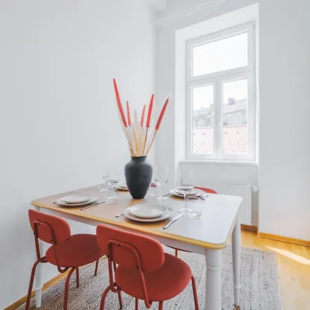 Premium 2br Close To Center דירה *
