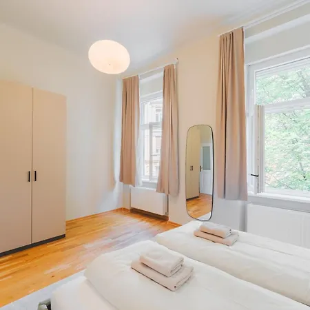 Premium 2br Close To Center גראץ